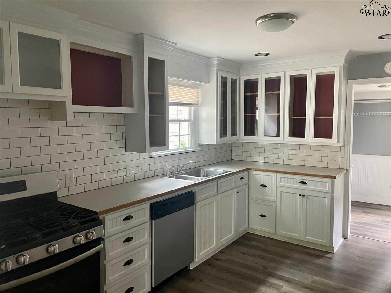 1642 Ardath Avenue - Photo 1