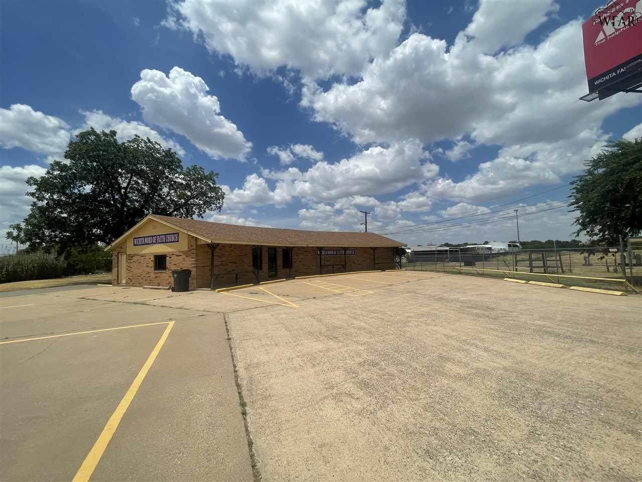 3008 Jacksboro Highway - Photo 1