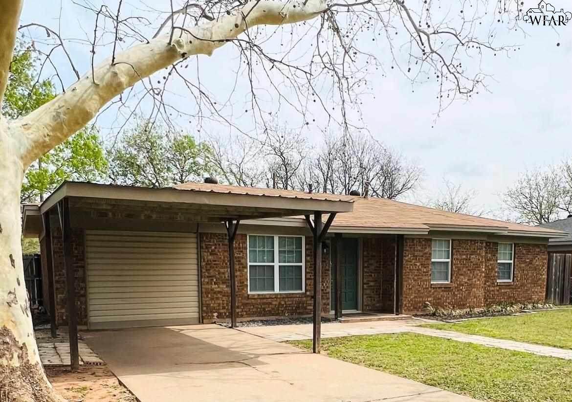 1107 Clover Drive - Photo 1
