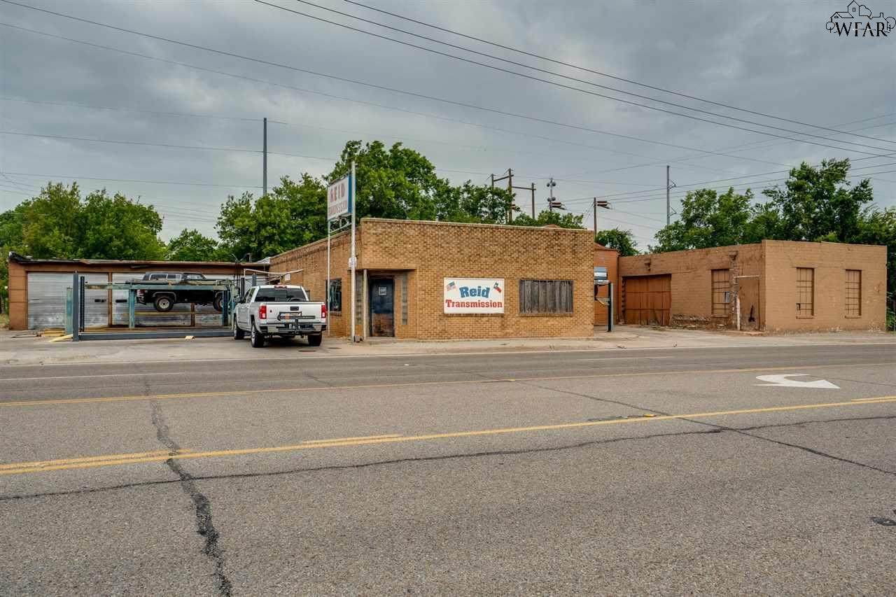 2112 Jacksboro Highway - Photo 1