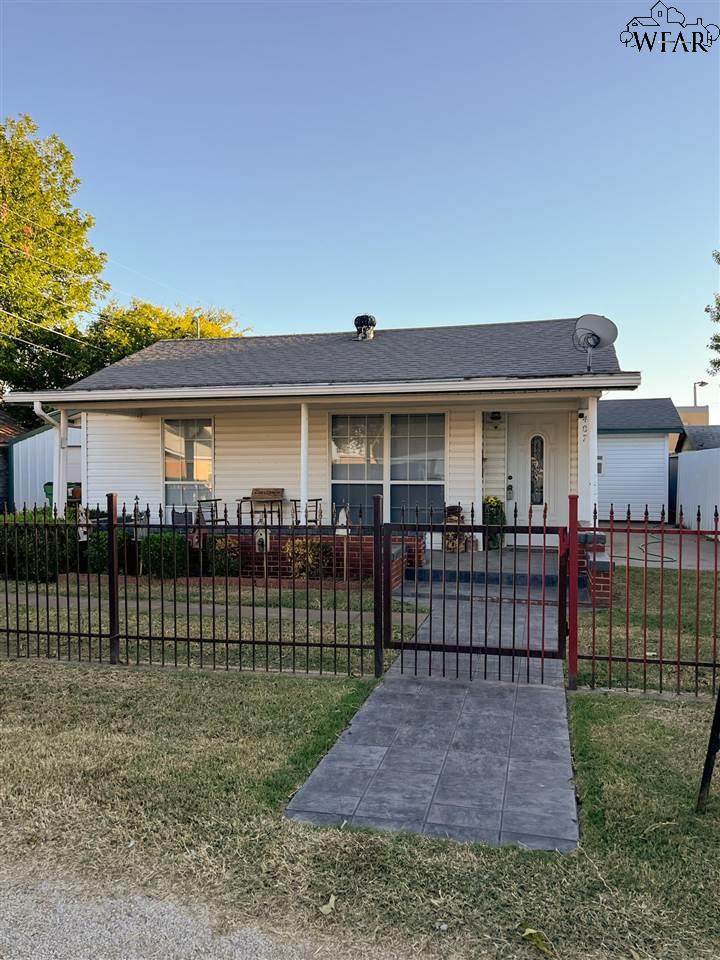 407 Gilbert Street - Photo 1