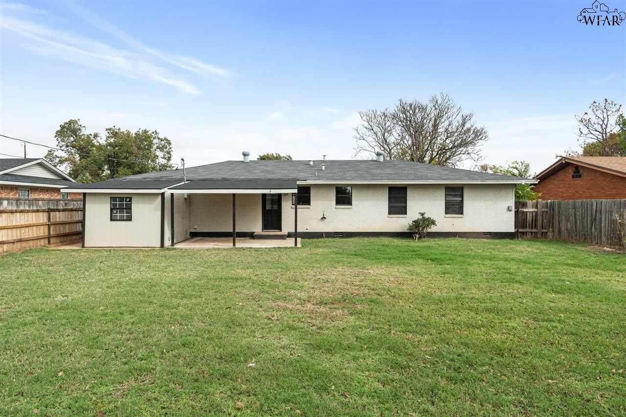 1206 Clover Drive - Photo 1