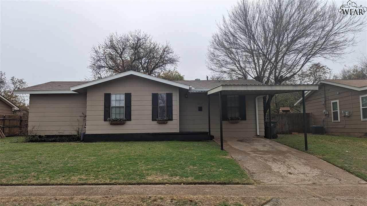 1215 Harvey Drive - Photo 1