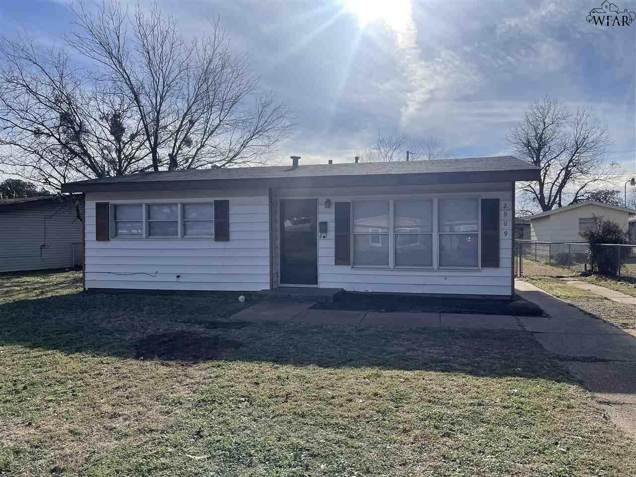 2909 Moffett Avenue - Photo 1