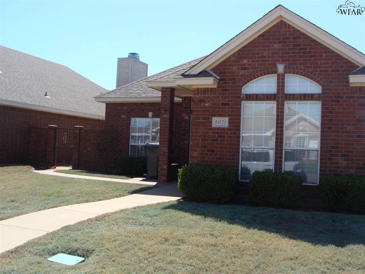 6021 Oakmont Drive - Photo 1