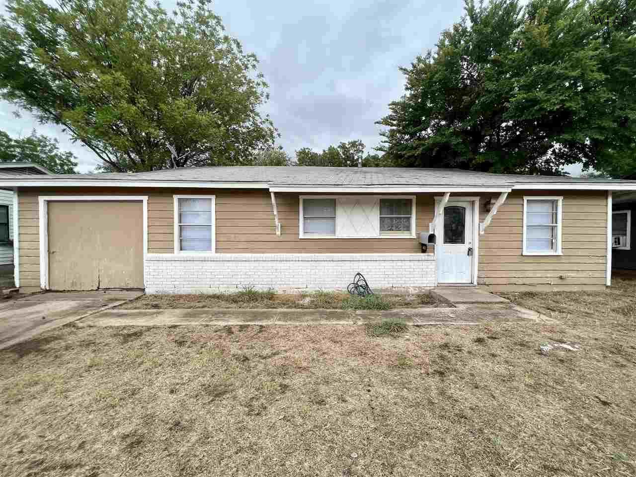 1421 Harris Lane - Photo 1