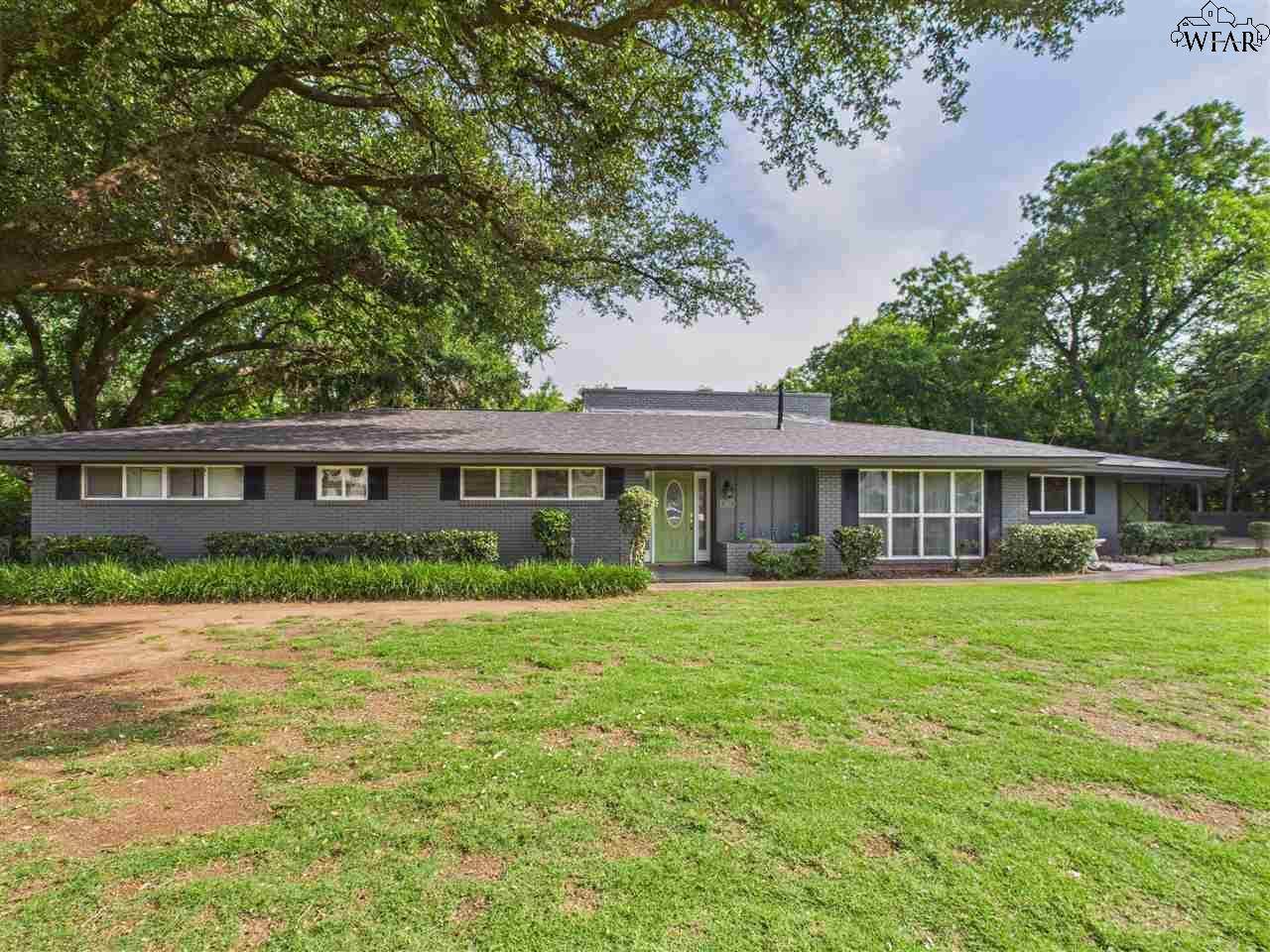 800 Sycamore Drive - Photo 1