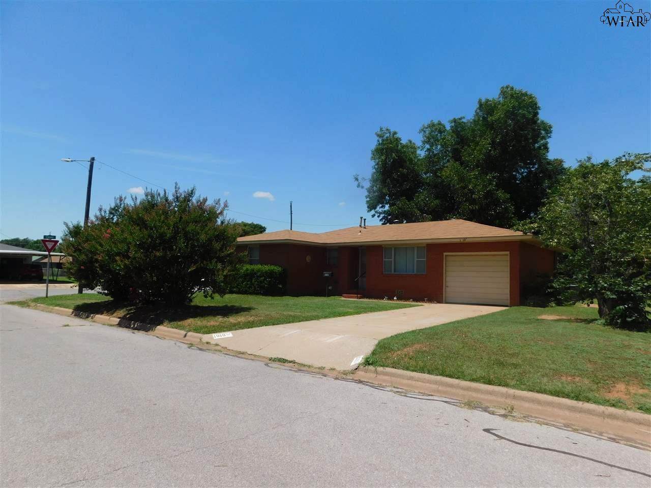 1010 Rosebud Street - Photo 1