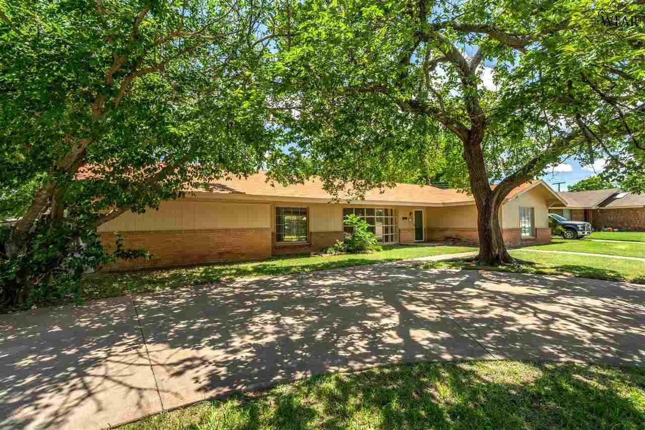 5001 Della Drive - Photo 1