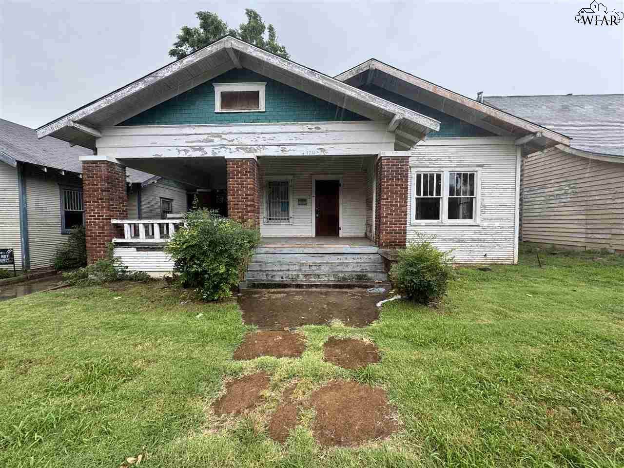 1711 8TH STREET - Photo 1
