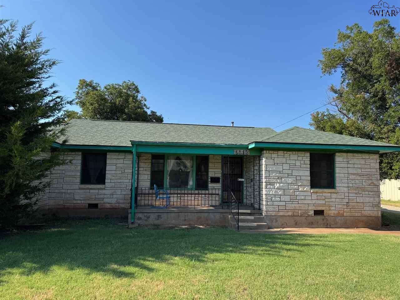 1012 Custer Street - Photo 1