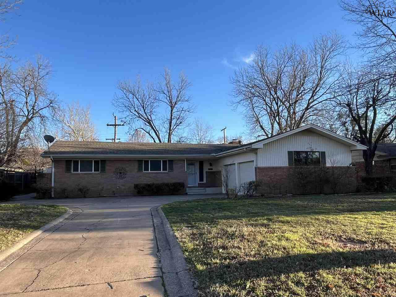 2711 Chase Drive - Photo 1