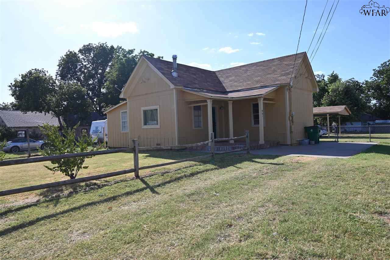 801 Avenue C - Photo 1