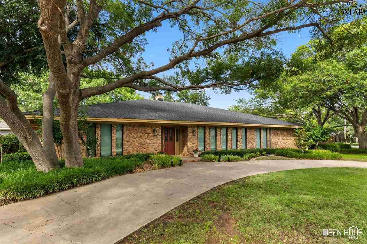2417 Brentwood Drive - Photo 1