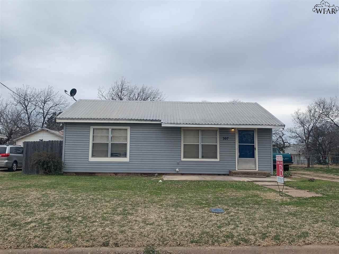 307 Oak Street - Photo 1