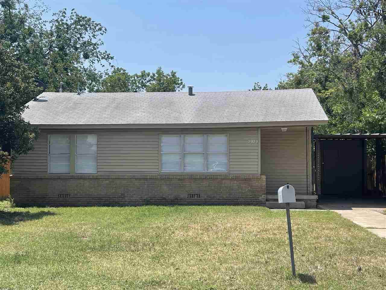 2923 Featherston Avenue - Photo 1