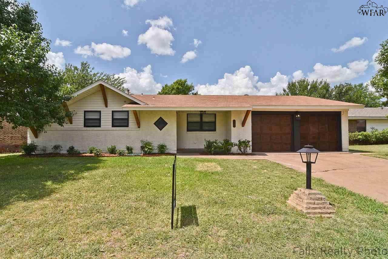 4038 Hooper Drive - Photo 1