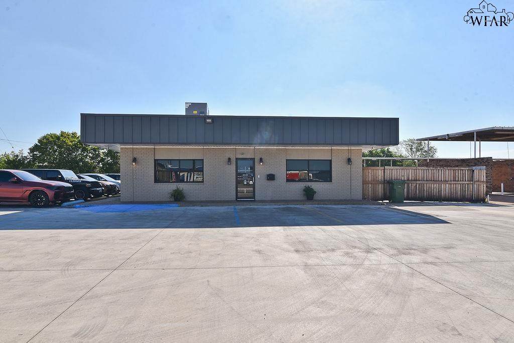 4705 Fairway Boulevard - Photo 1