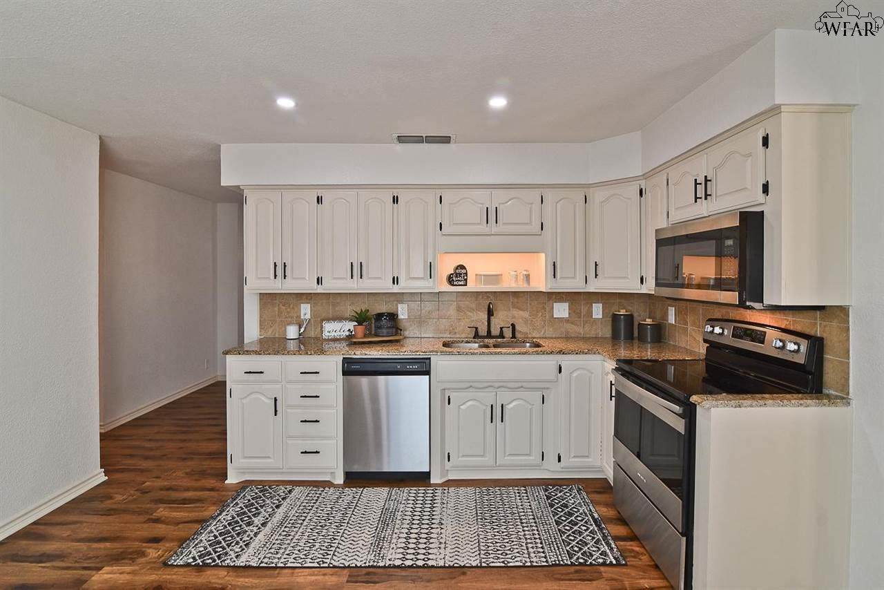 4614 Belmount Drive - Photo 1