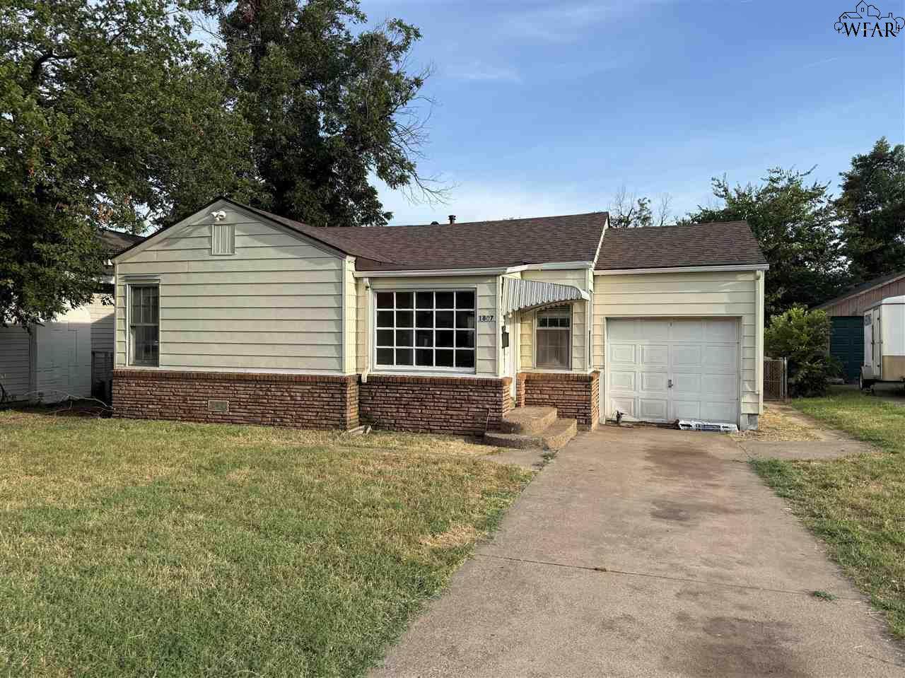 1807 Collins Avenue - Photo 1
