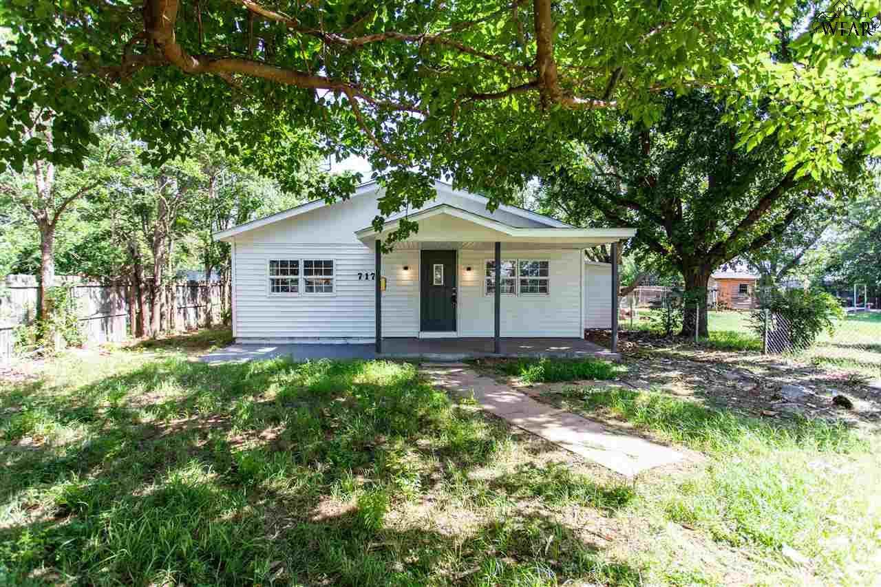 717 Magnolia Street - Photo 1