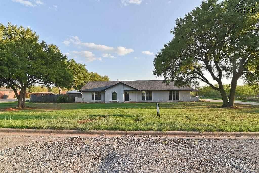 1613 Yucca Street - Photo 1