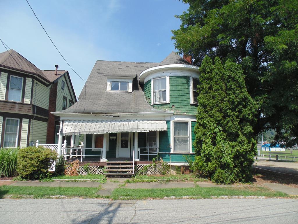 544 Maple Ave - Photo 1