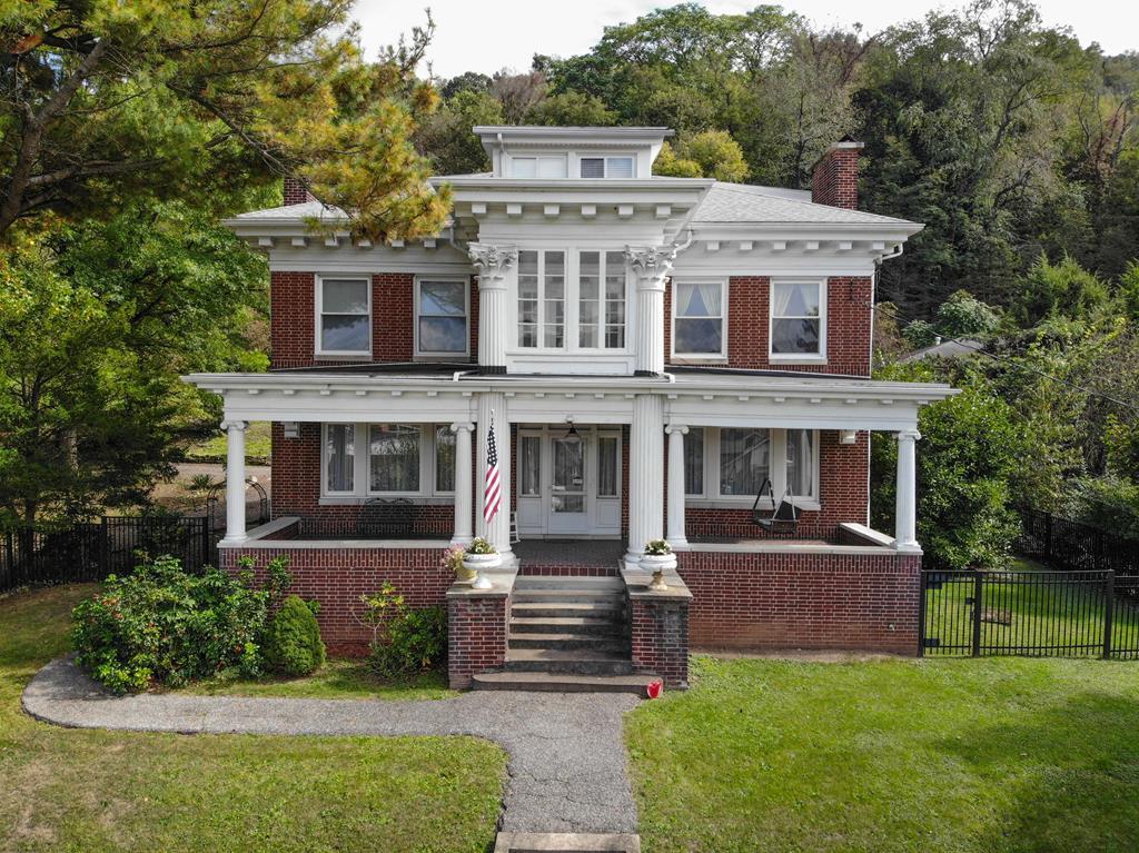 1100 Warwood Avenue - Photo 1