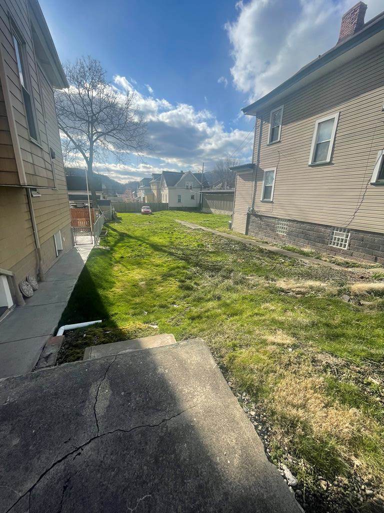 1811 Warwood Avenue - Photo 1