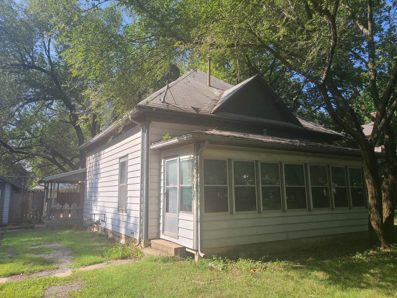 127 Clark - Photo 1