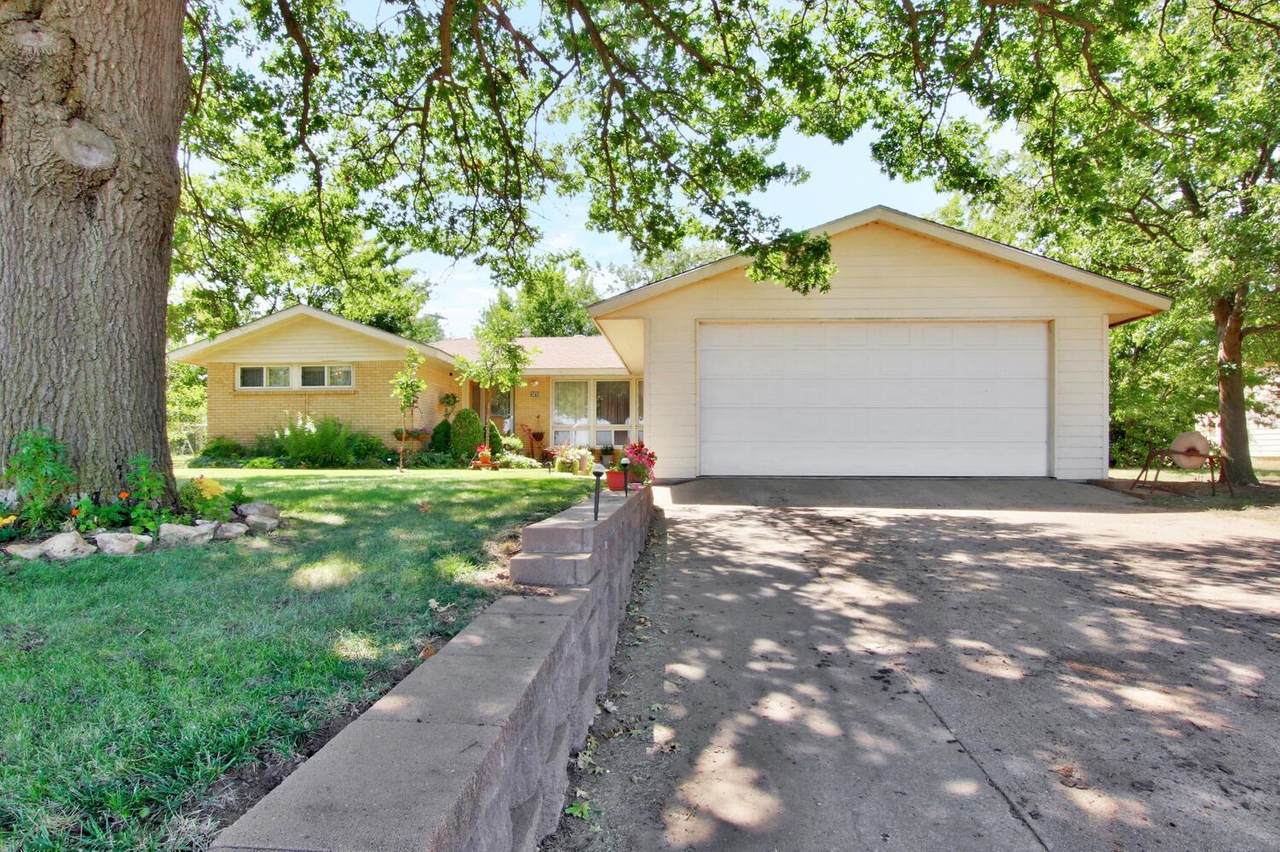 523 Parkway St - Photo 1