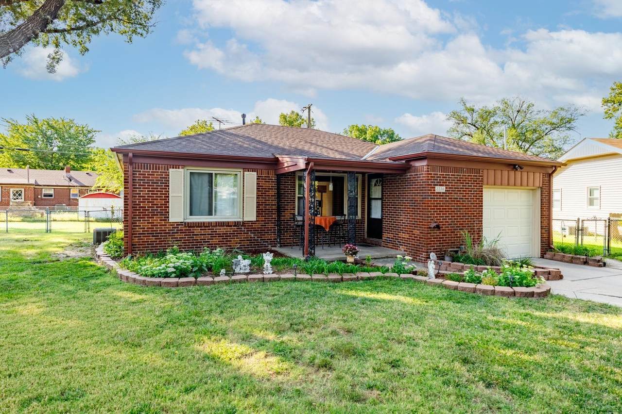 2238 Old Manor Ct - Photo 1