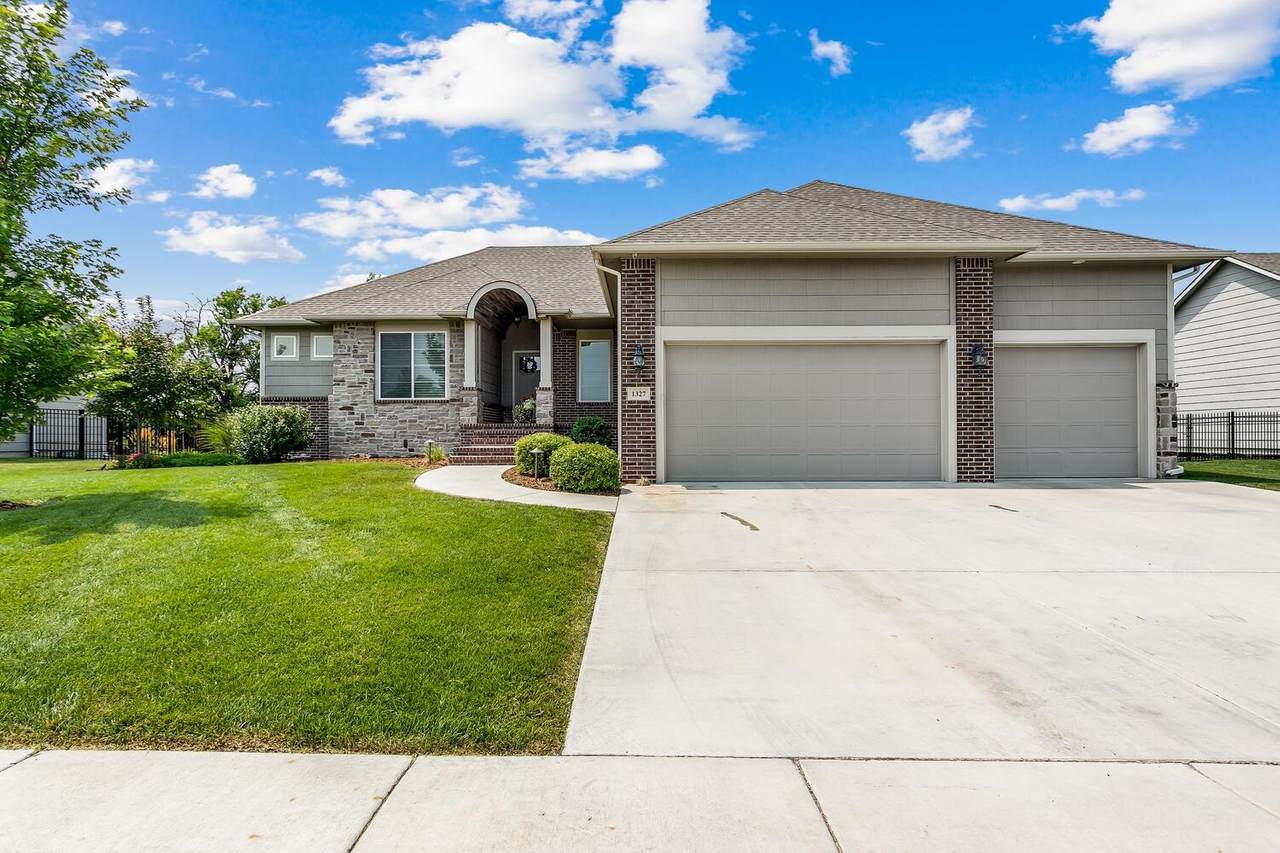 1327 Shadow Rock Dr - Photo 1