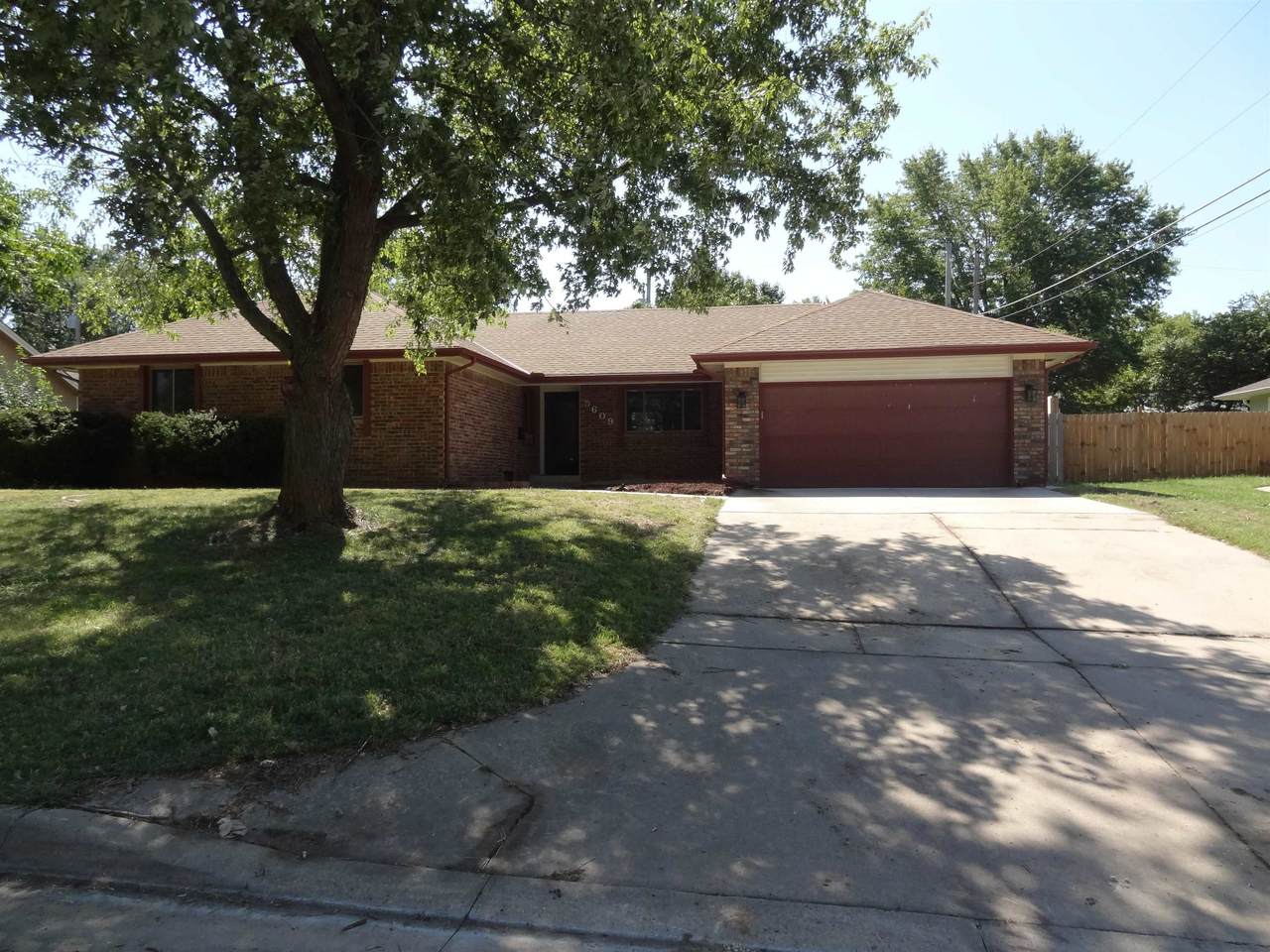 5609 Shadybrook - Photo 1