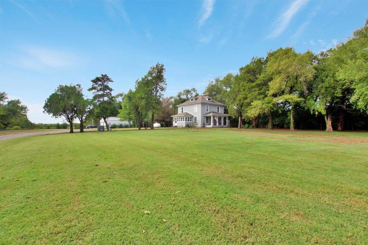 1629 130th Ave N - Photo 1