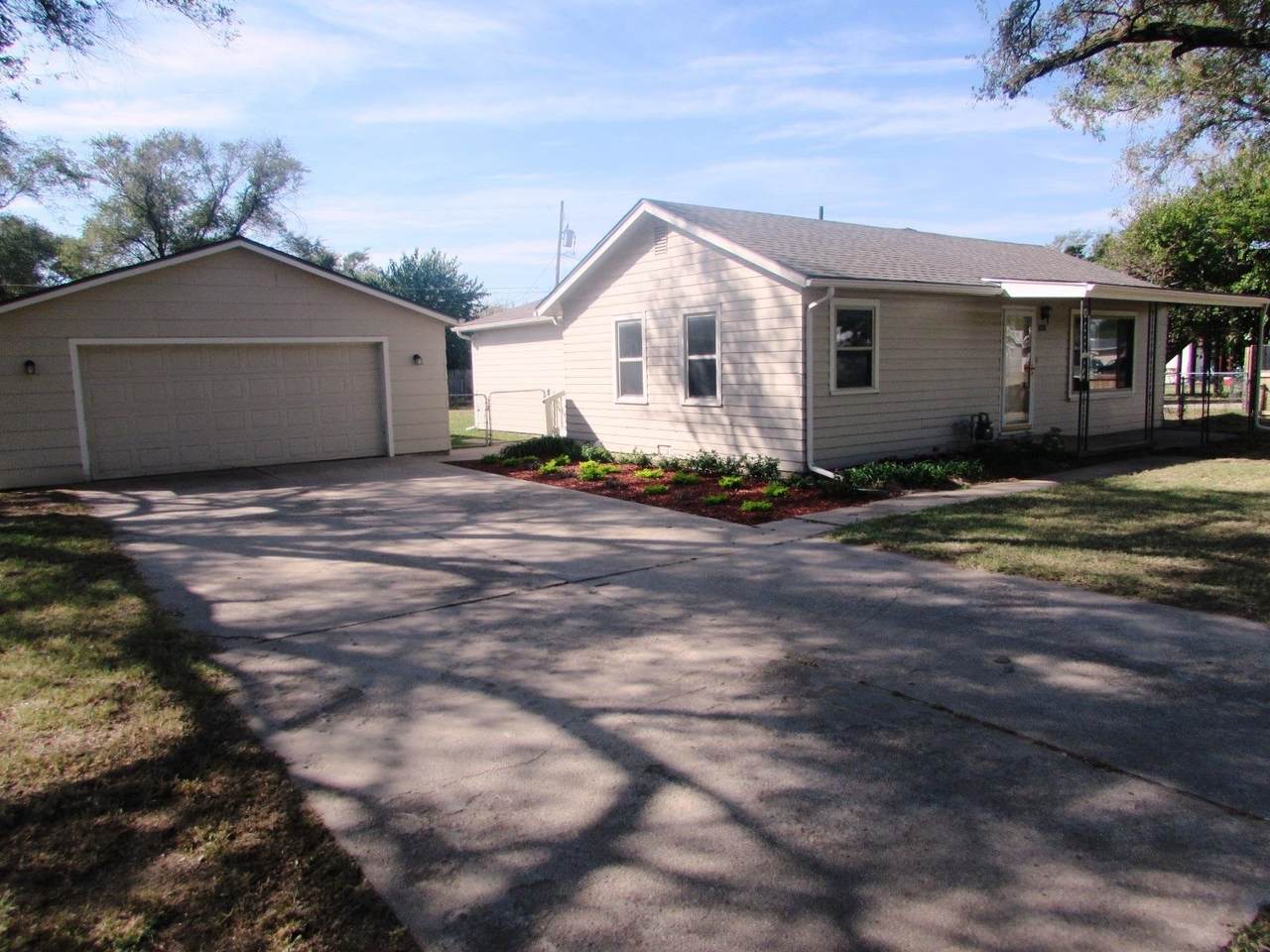 5801 Franklin St - Photo 1