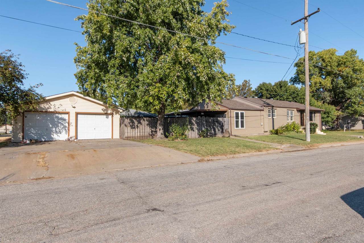 1229 Baker St - Photo 1