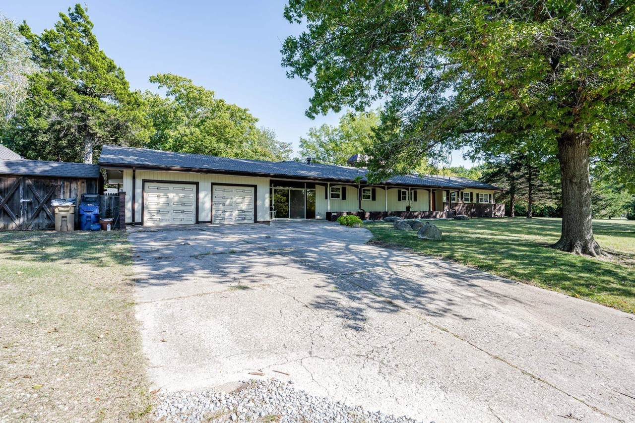 1000 Dowell Ter - Photo 1