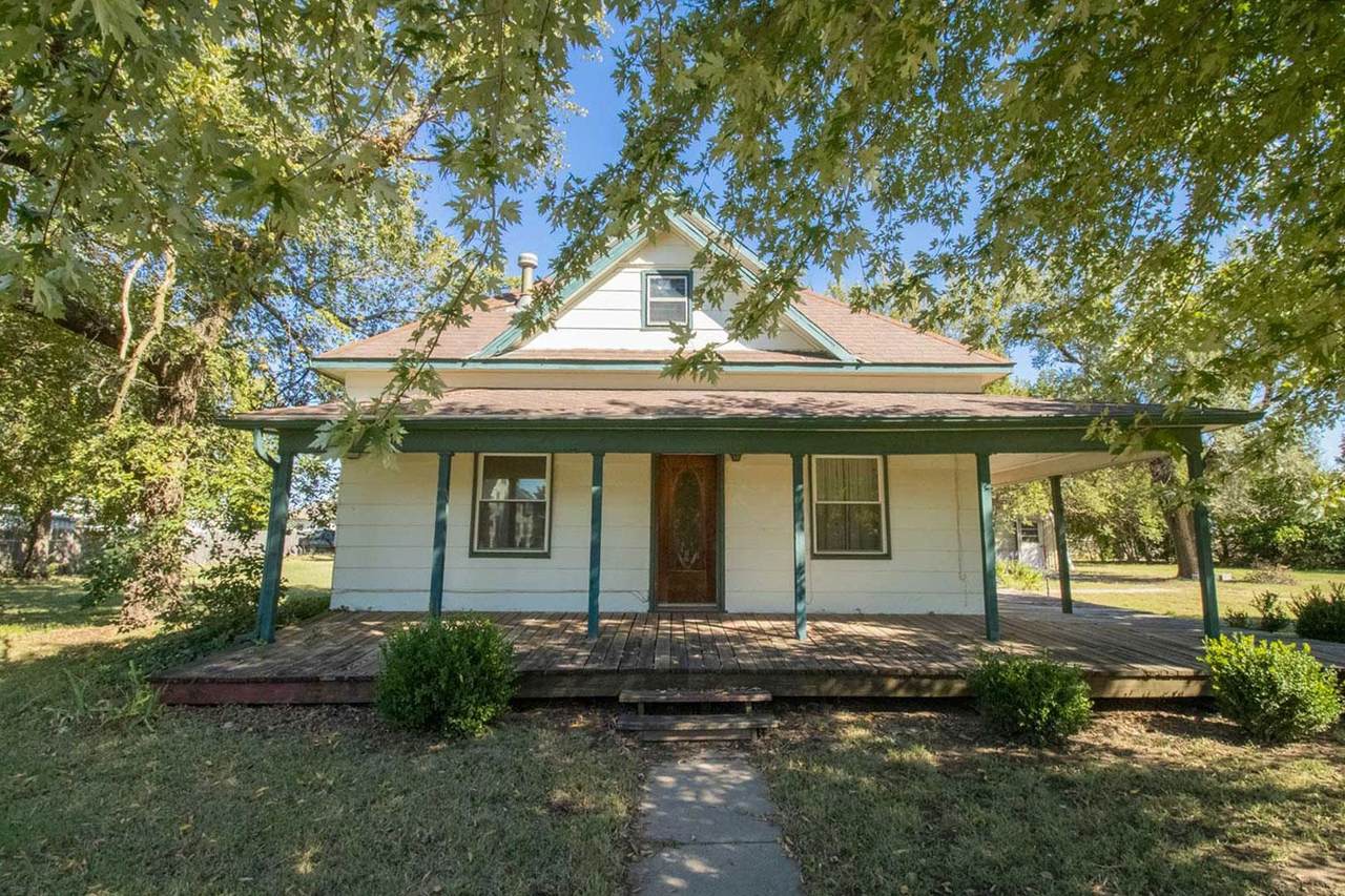 626 Robbins - Photo 1