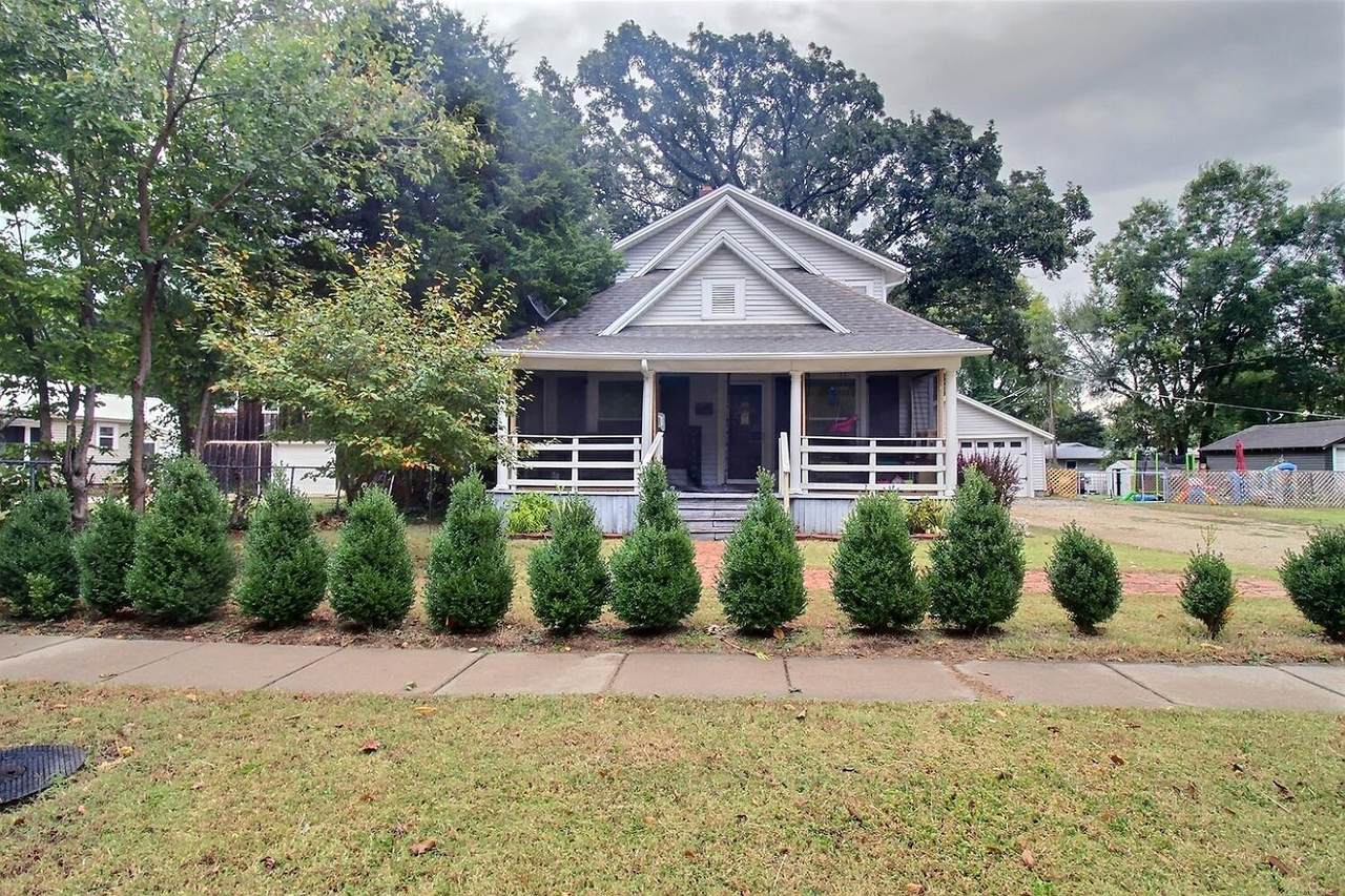 920 Emporia St - Photo 1