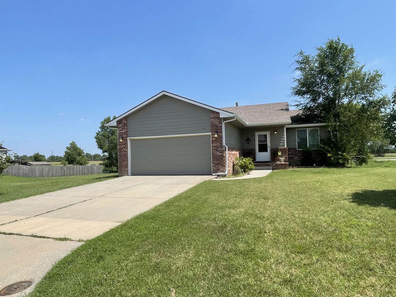 724 Longbranch Dr - Photo 1