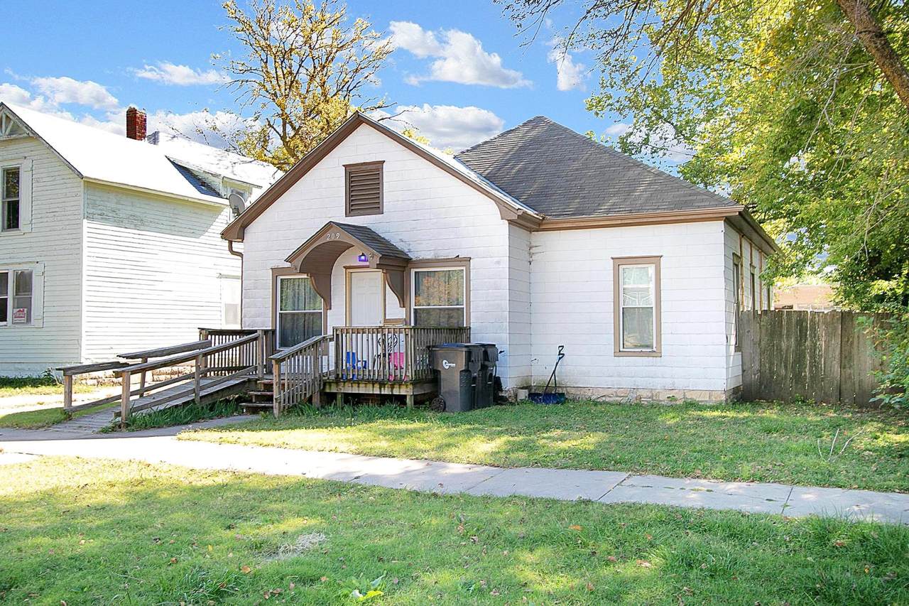 209 4th St - Photo 1