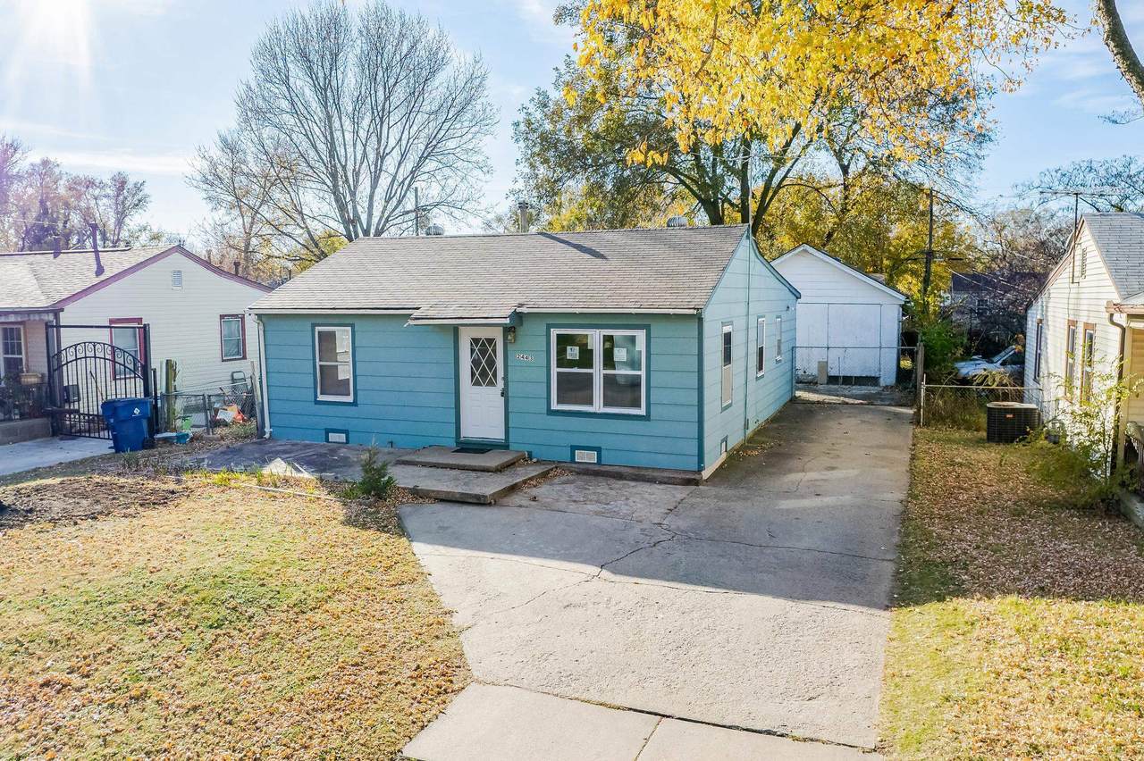 2443 Salina Ave - Photo 1