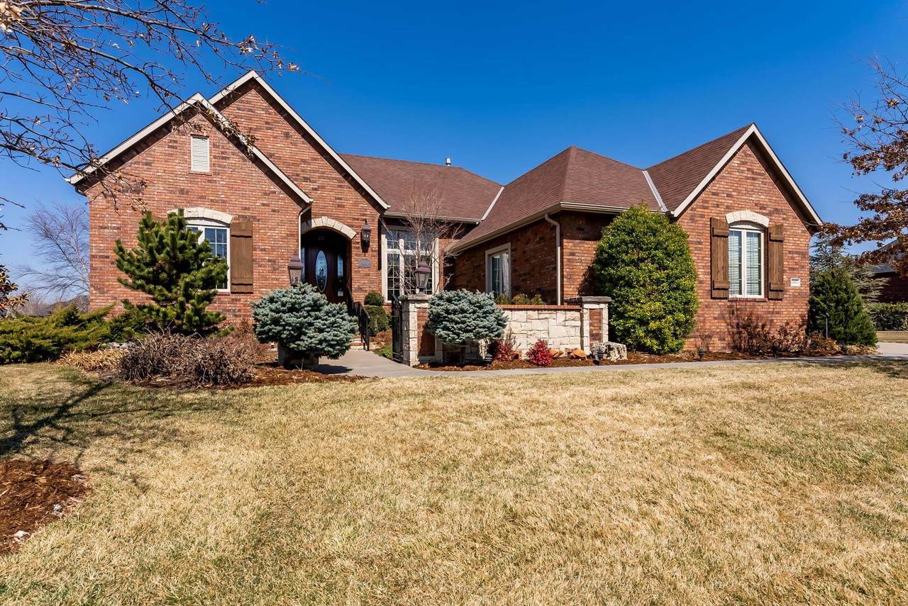 14100 Castlewood Cir - Photo 1