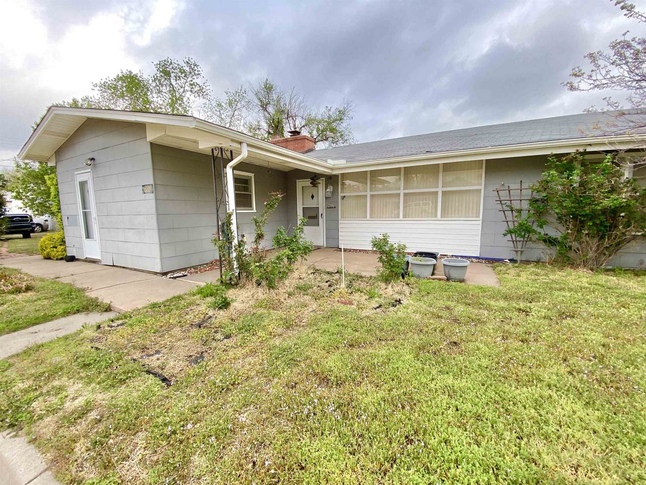 706 Mt Vernon - Photo 1