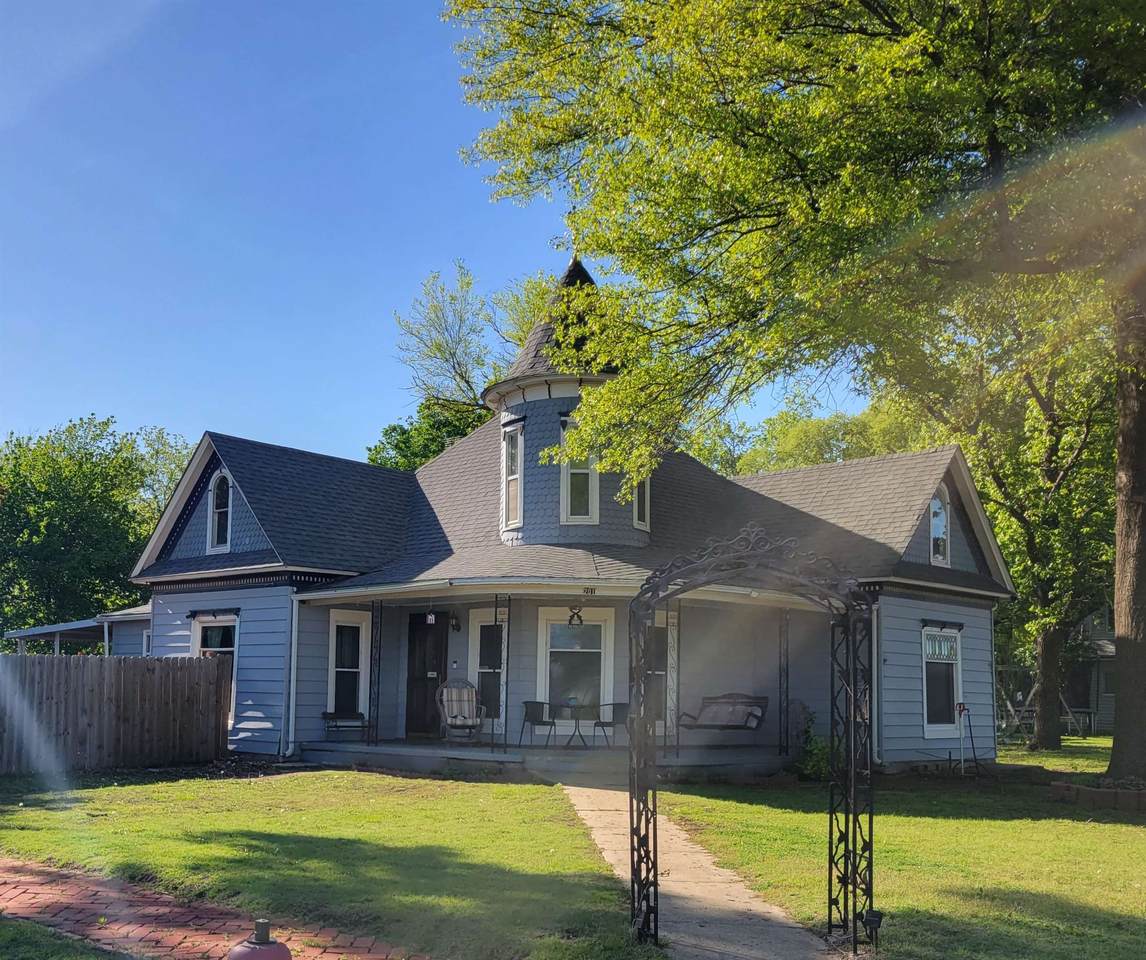 201 Main St - Photo 1