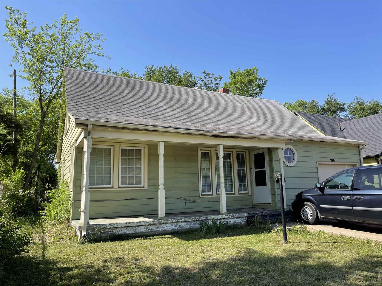 2915 9th St N - Photo 1