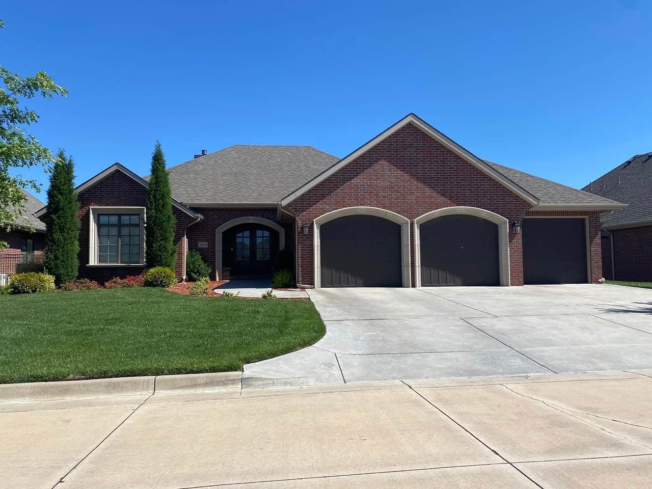 10216 Crestwood St - Photo 1
