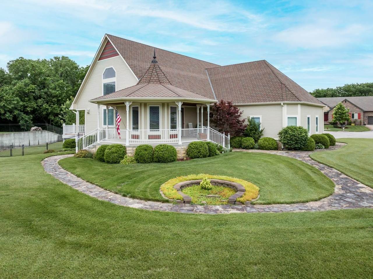 515 Valley Creek Cir. - Photo 1
