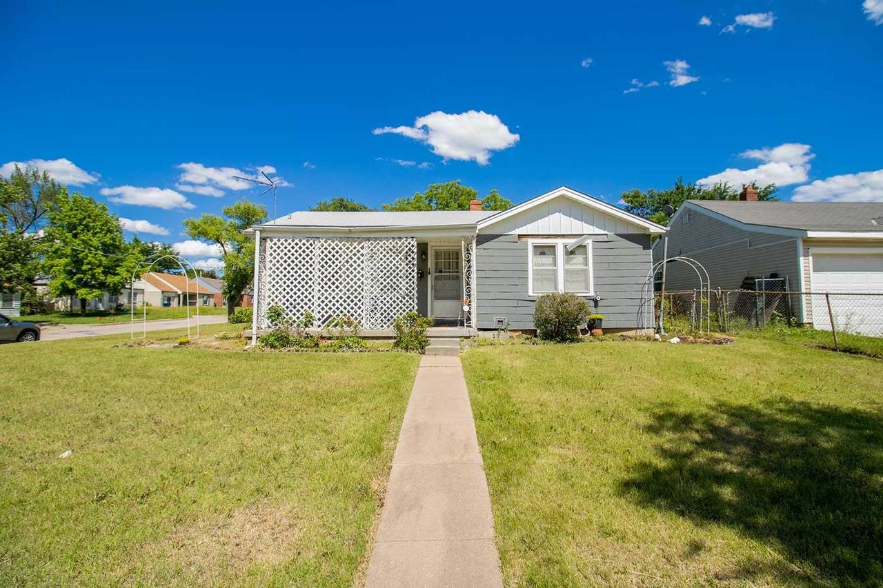 652 Pinecrest St - Photo 1